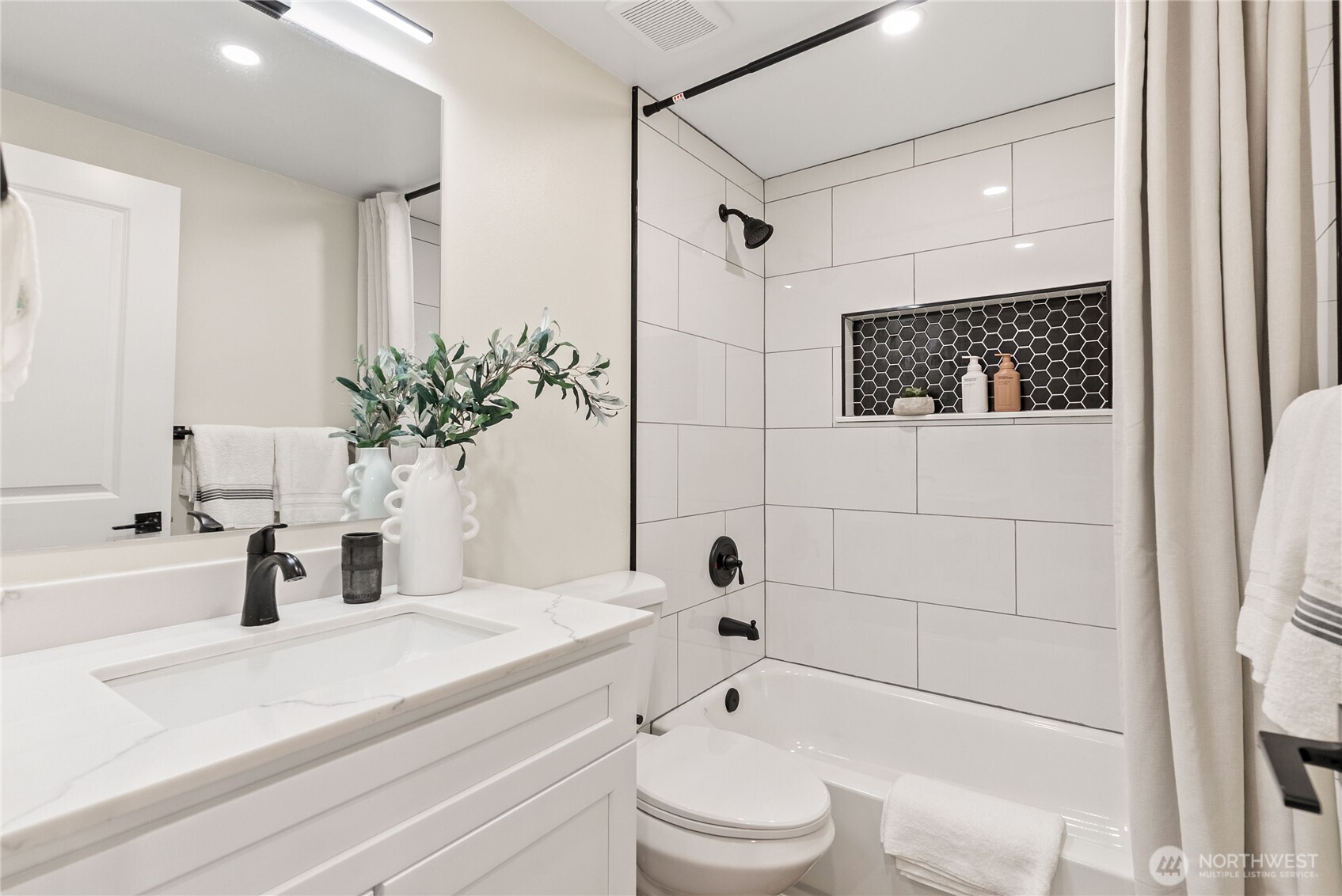 22518 Dorre Don Way , Maple Valley, WA 98038