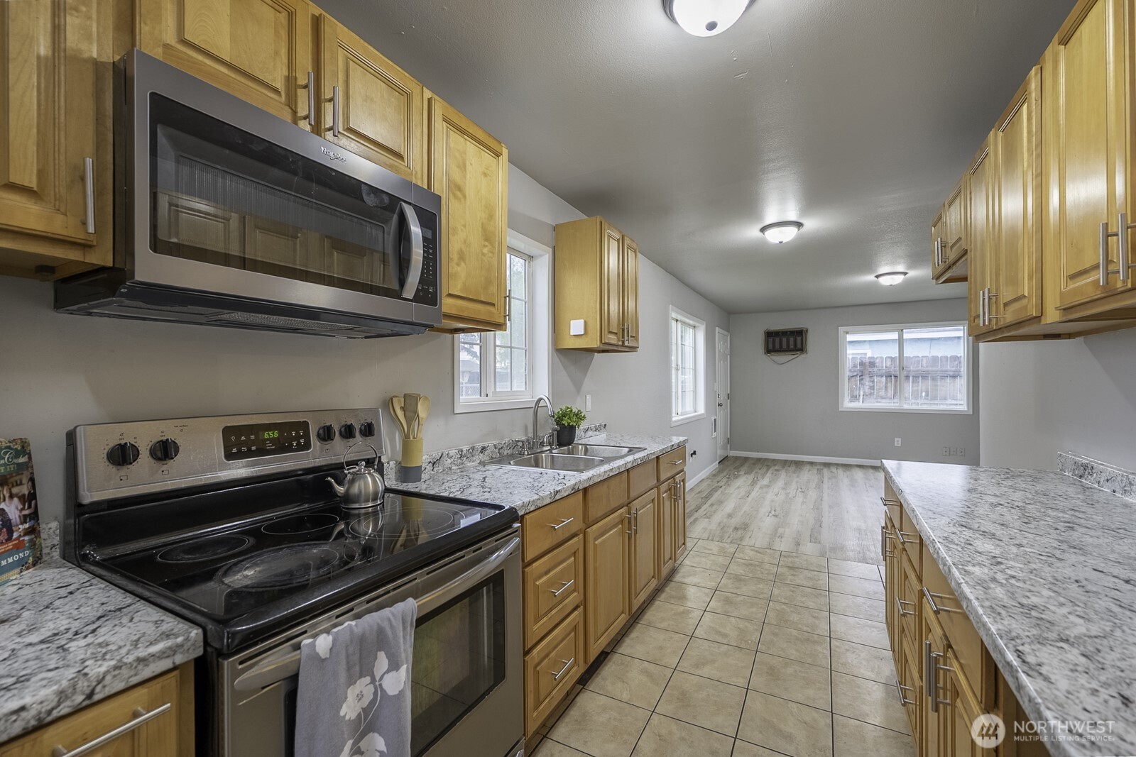 4253 NE Lincoln Drive , Moses Lake, WA 98837