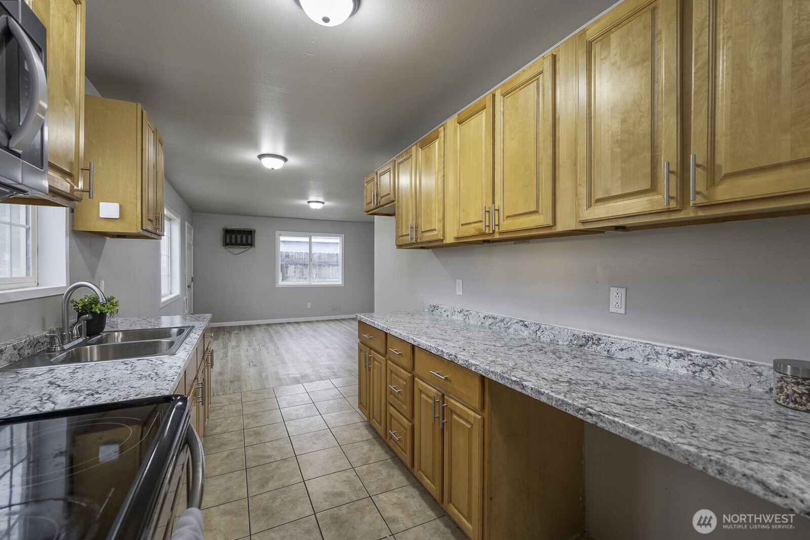 4253 NE Lincoln Drive , Moses Lake, WA 98837