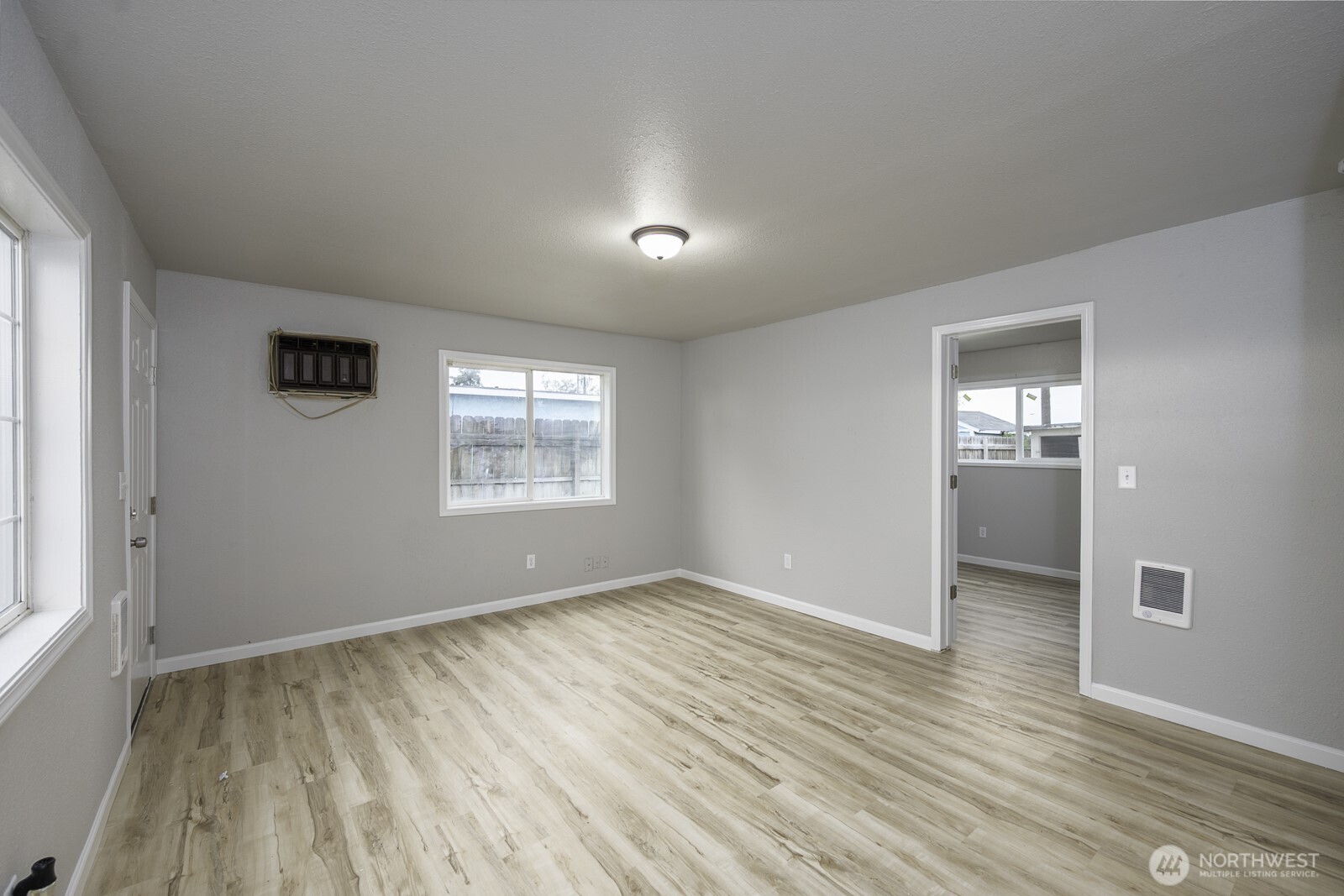 4253 NE Lincoln Drive , Moses Lake, WA 98837