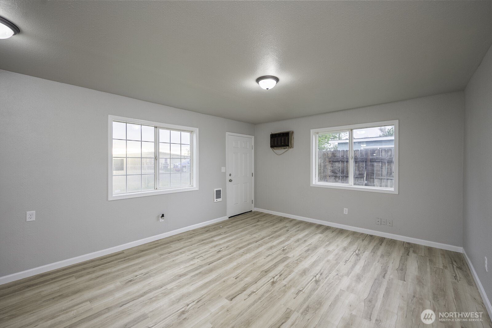 4253 NE Lincoln Drive , Moses Lake, WA 98837