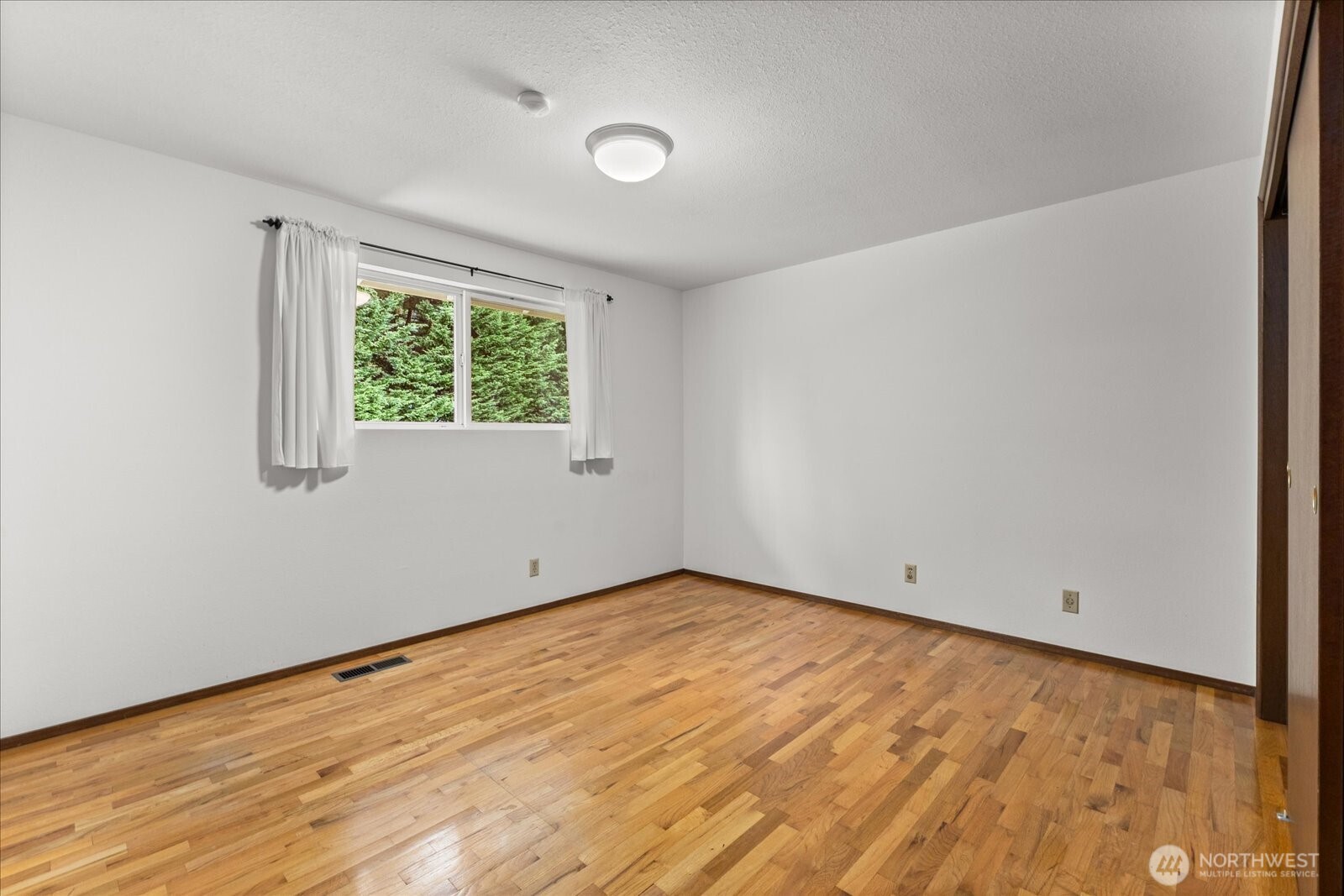 1007 174th Avenue NE, Bellevue, WA 98008
