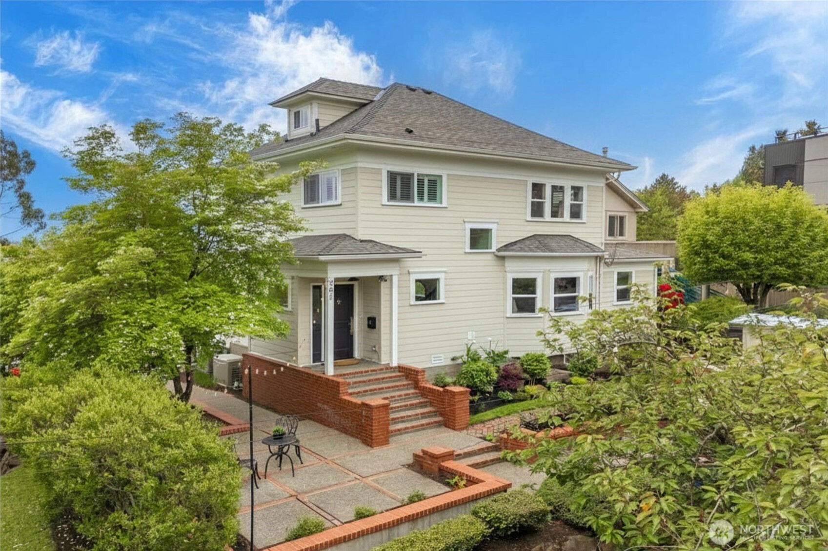 321 Lee Street , Seattle, WA 98109