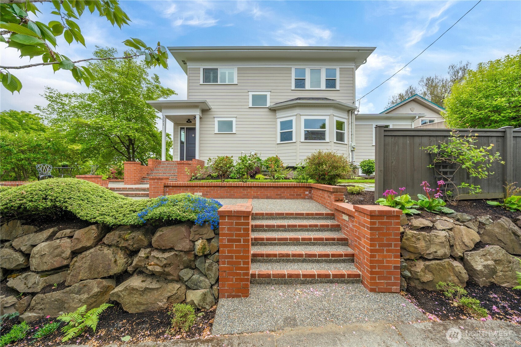 321 Lee Street , Seattle, WA 98109