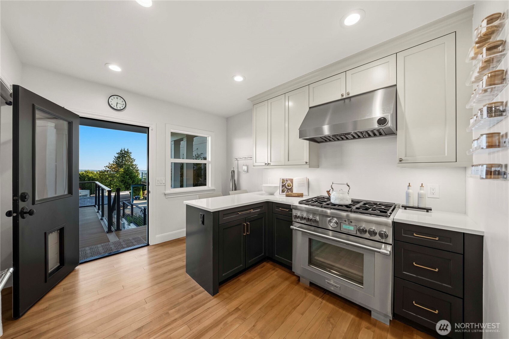 321 Lee Street , Seattle, WA 98109