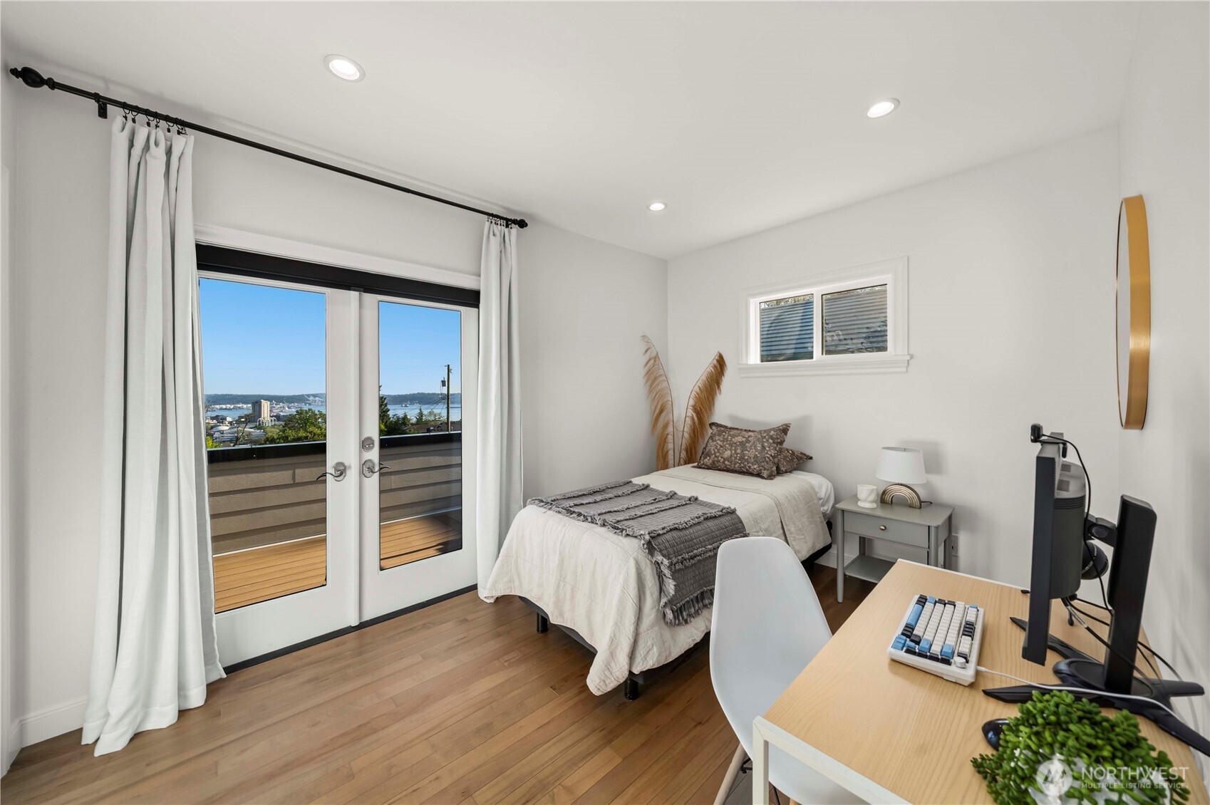 321 Lee Street , Seattle, WA 98109