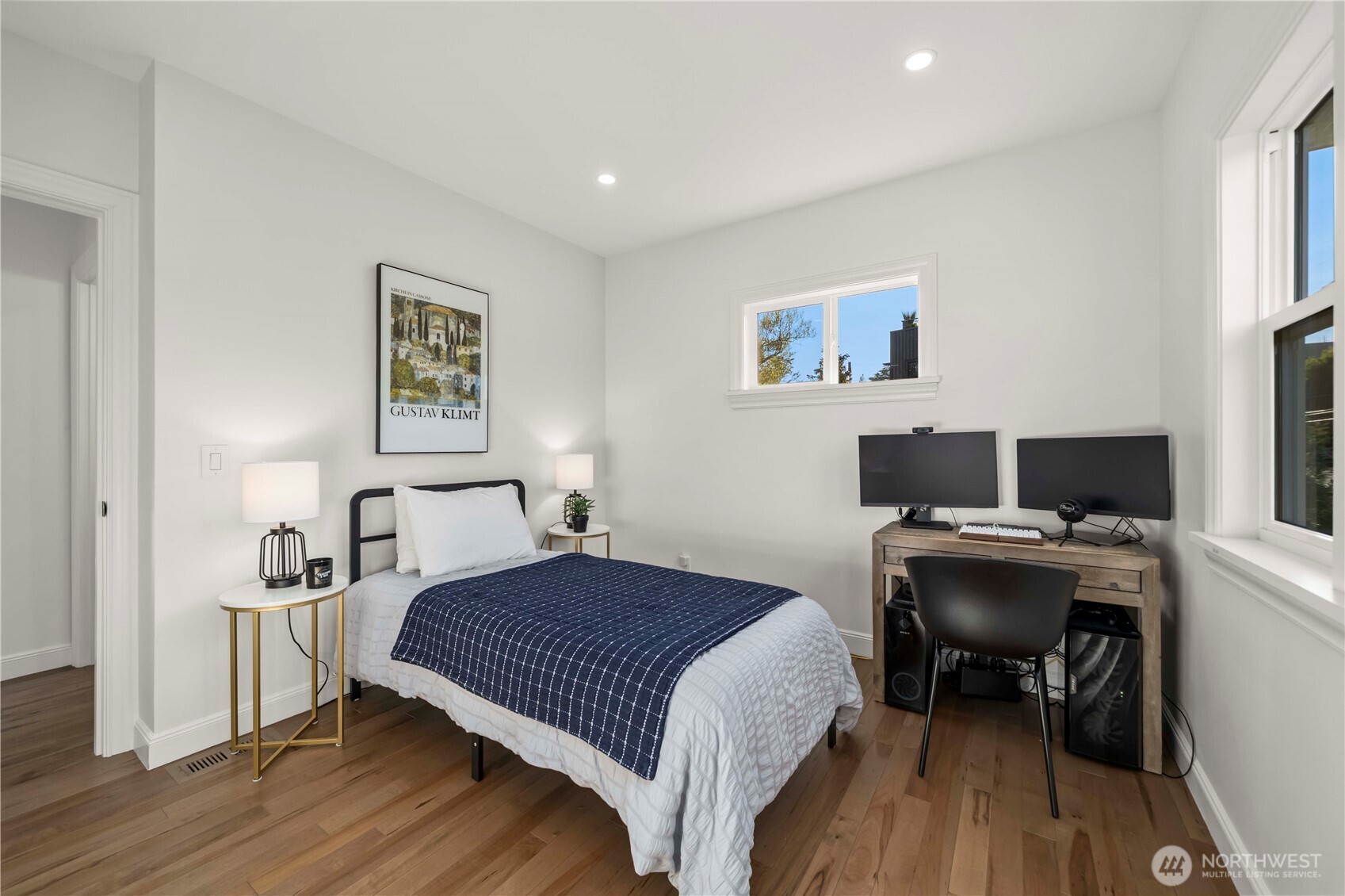 321 Lee Street , Seattle, WA 98109