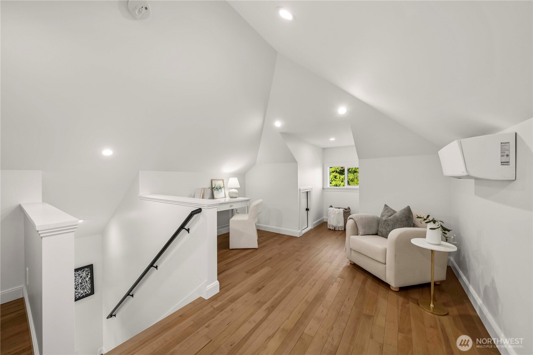 321 Lee Street , Seattle, WA 98109