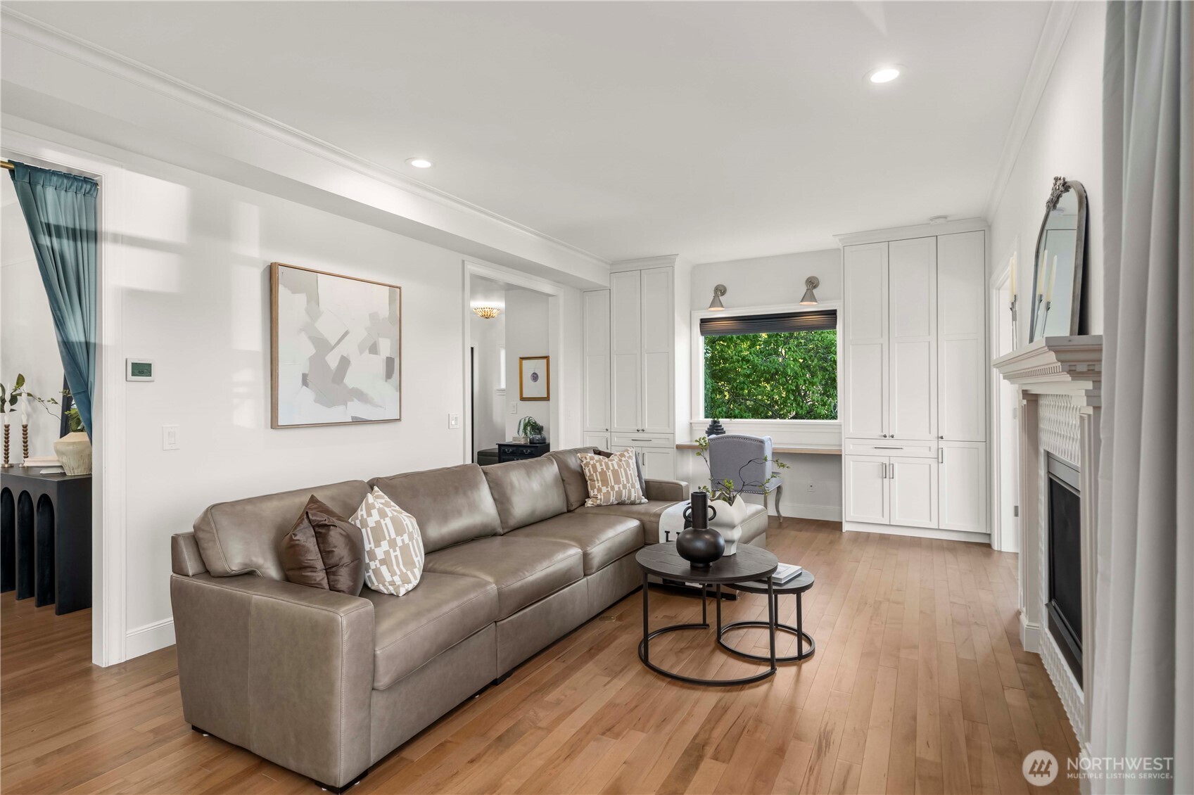 321 Lee Street , Seattle, WA 98109