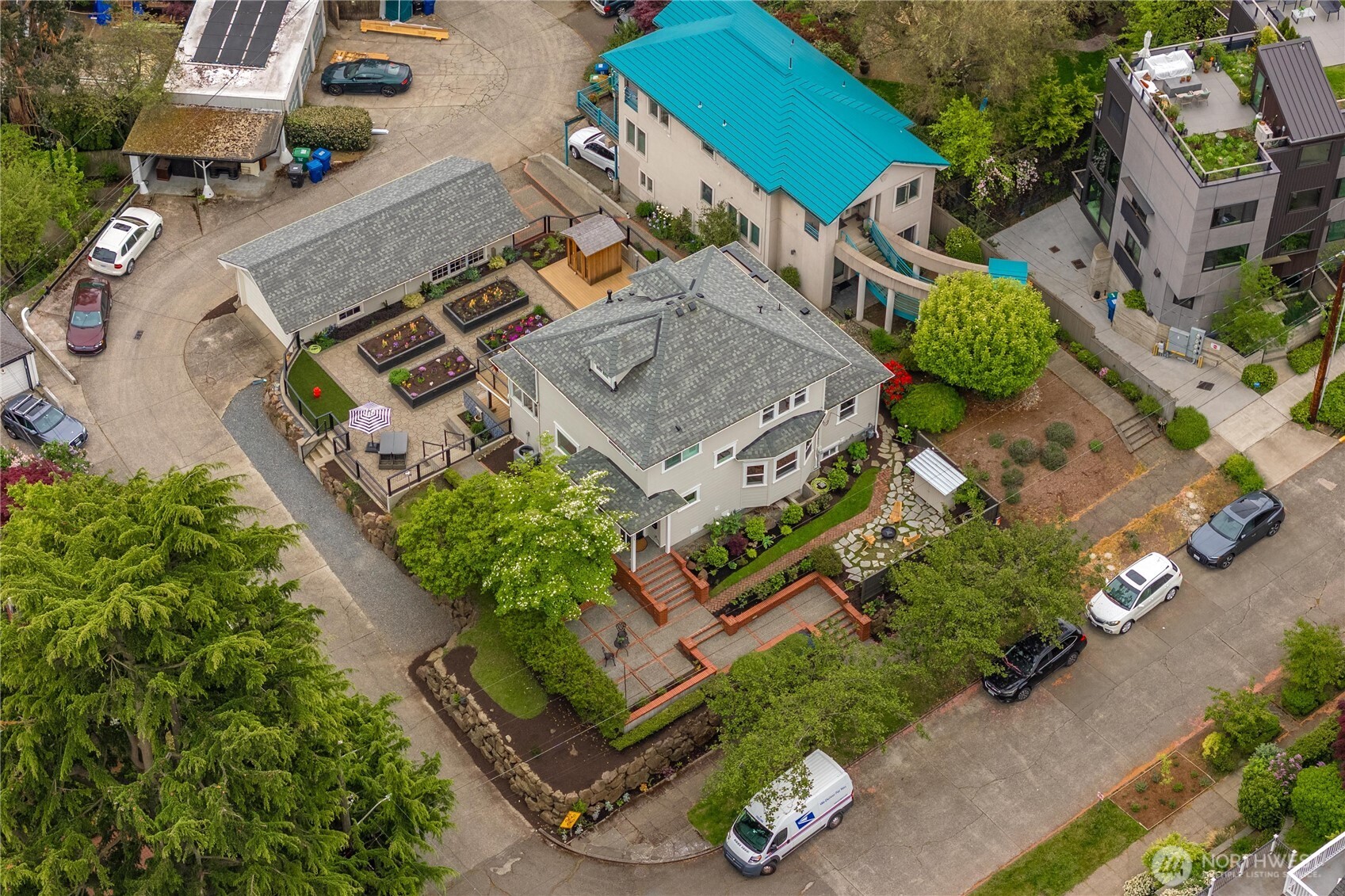 321 Lee Street , Seattle, WA 98109