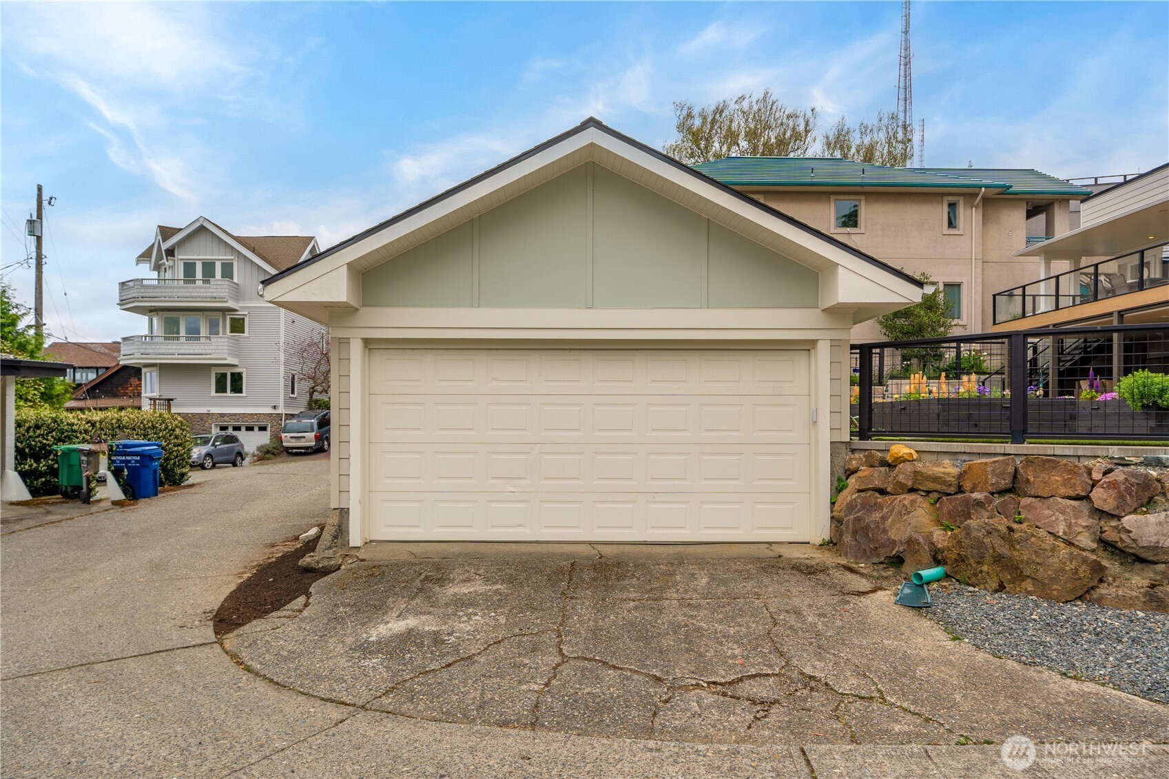 321 Lee Street , Seattle, WA 98109