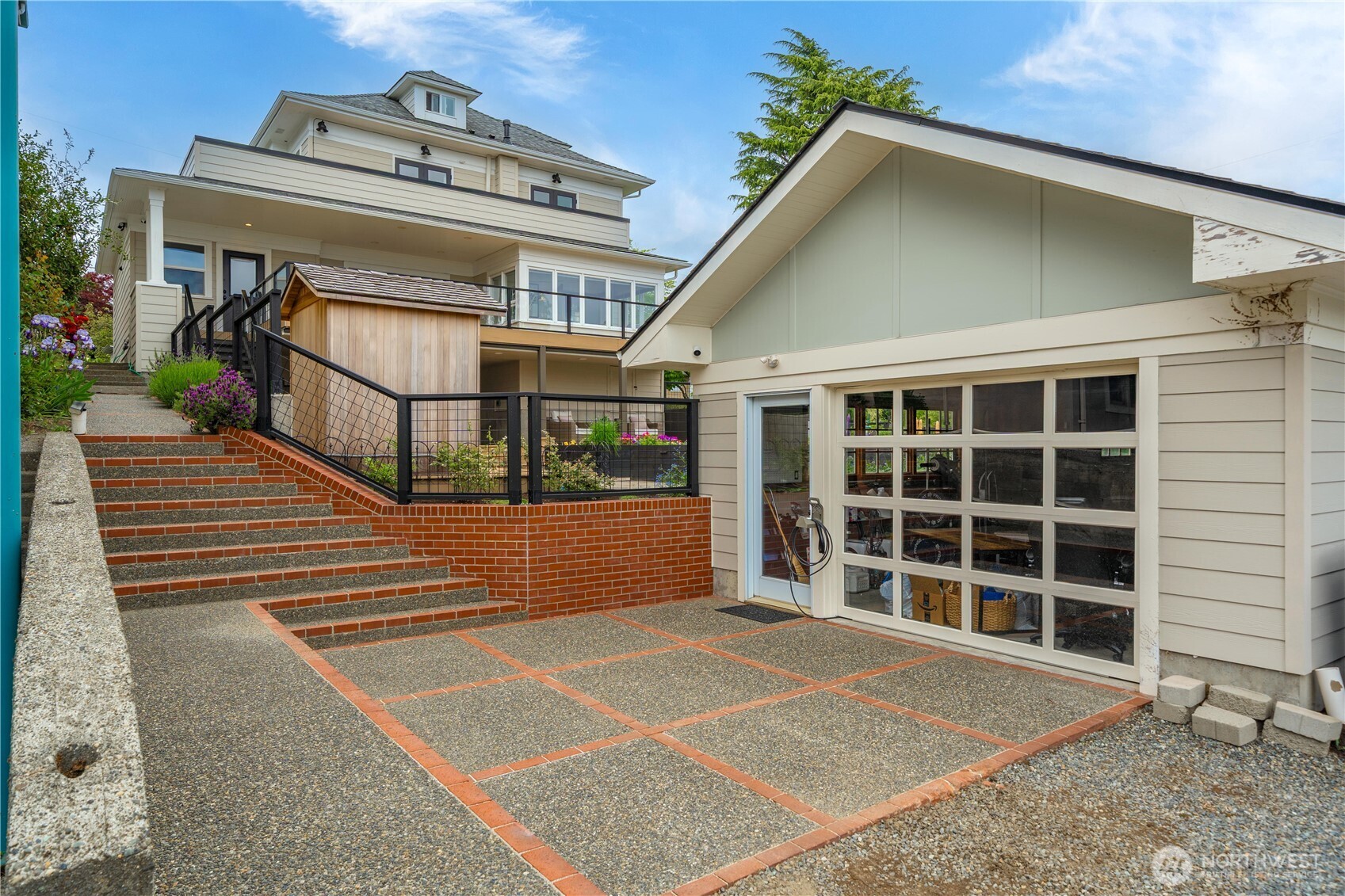 321 Lee Street , Seattle, WA 98109