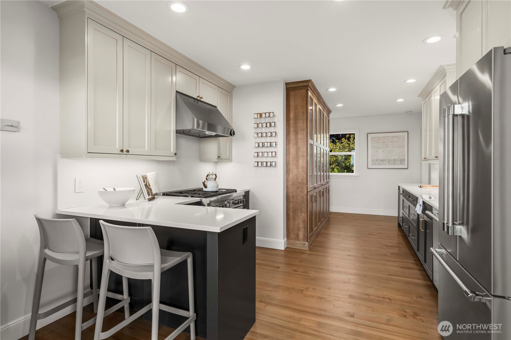 321 Lee Street , Seattle, WA 98109
