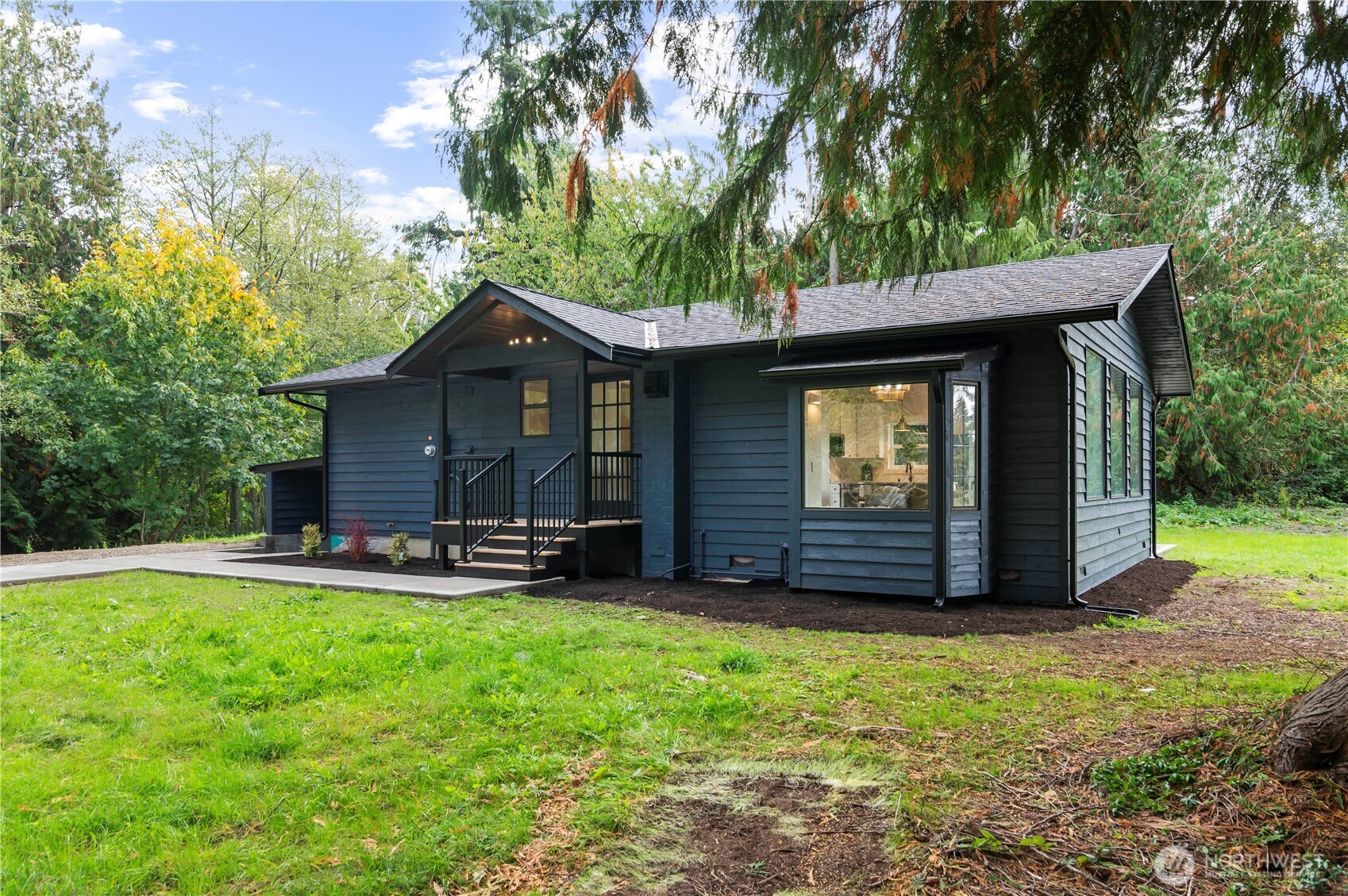 940 Hoppy Trail Way , Camano Island, WA 98282-6574