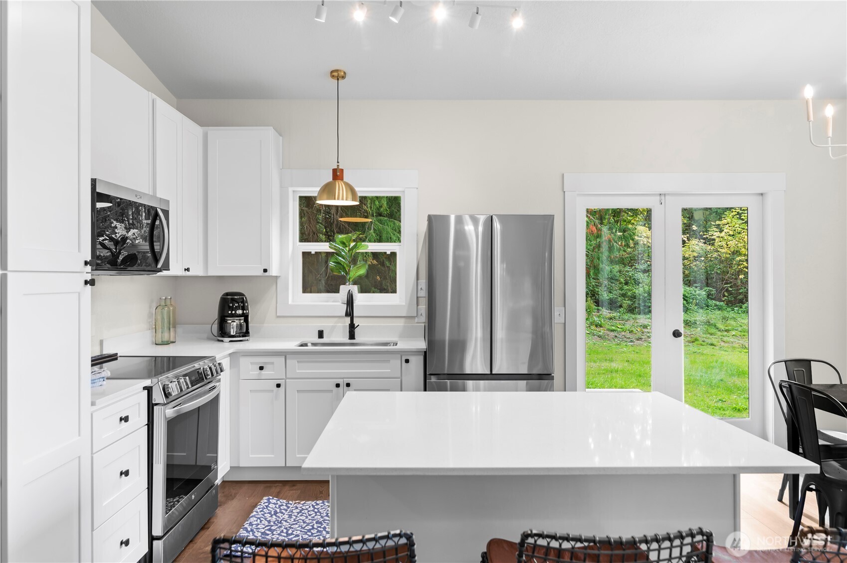 940 Hoppy Trail Way , Camano Island, WA 98282-6574