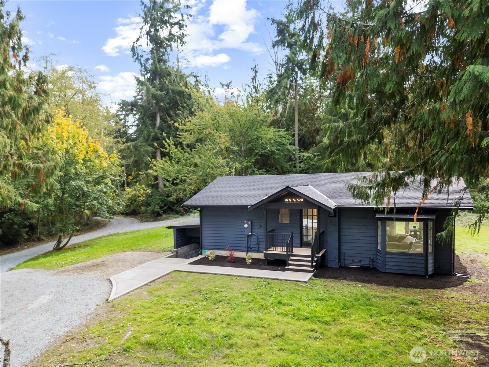 940 Hoppy Trail Way , Camano Island, WA 98282-6574