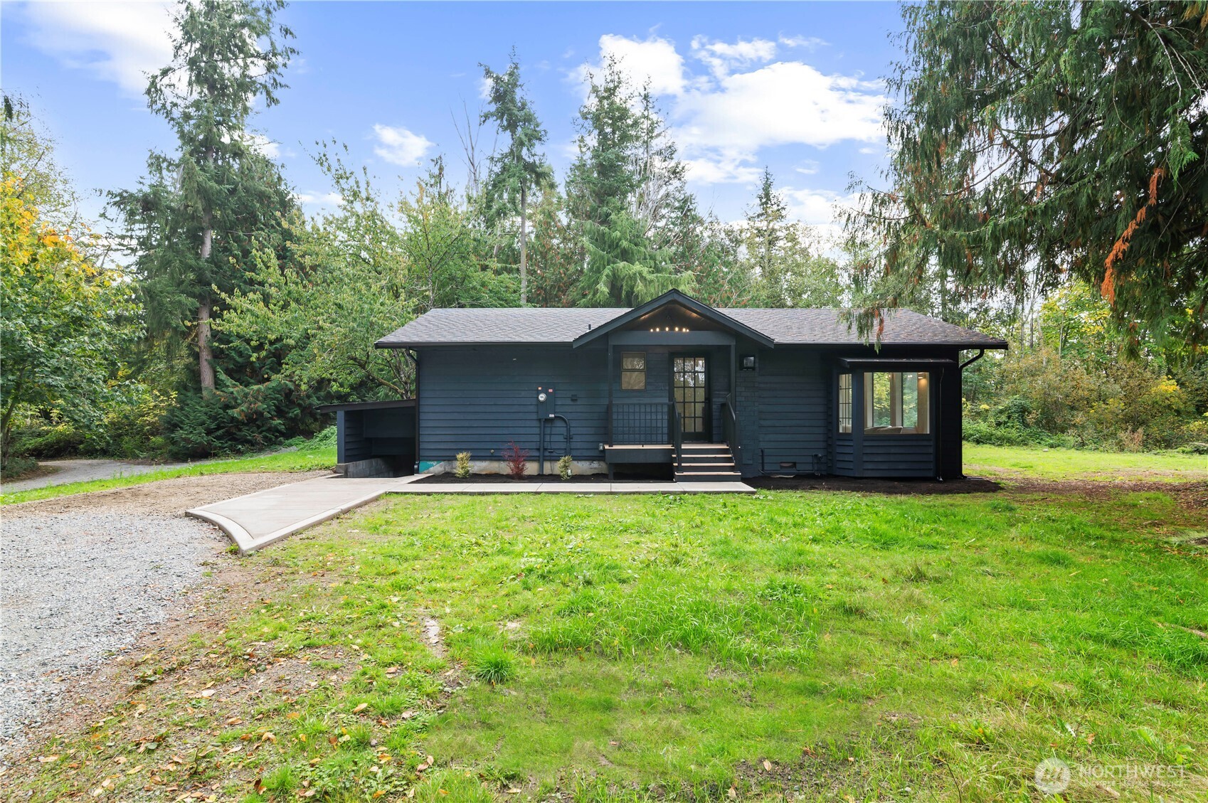 940 Hoppy Trail Way , Camano Island, WA 98282-6574
