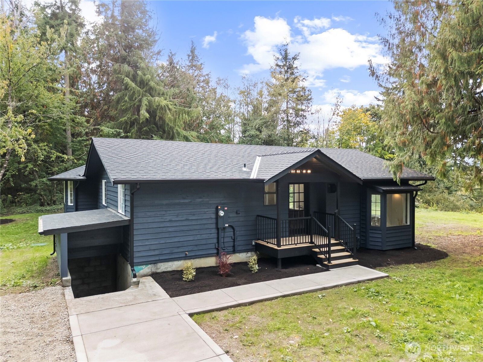 940 Hoppy Trail Way , Camano Island, WA 98282-6574