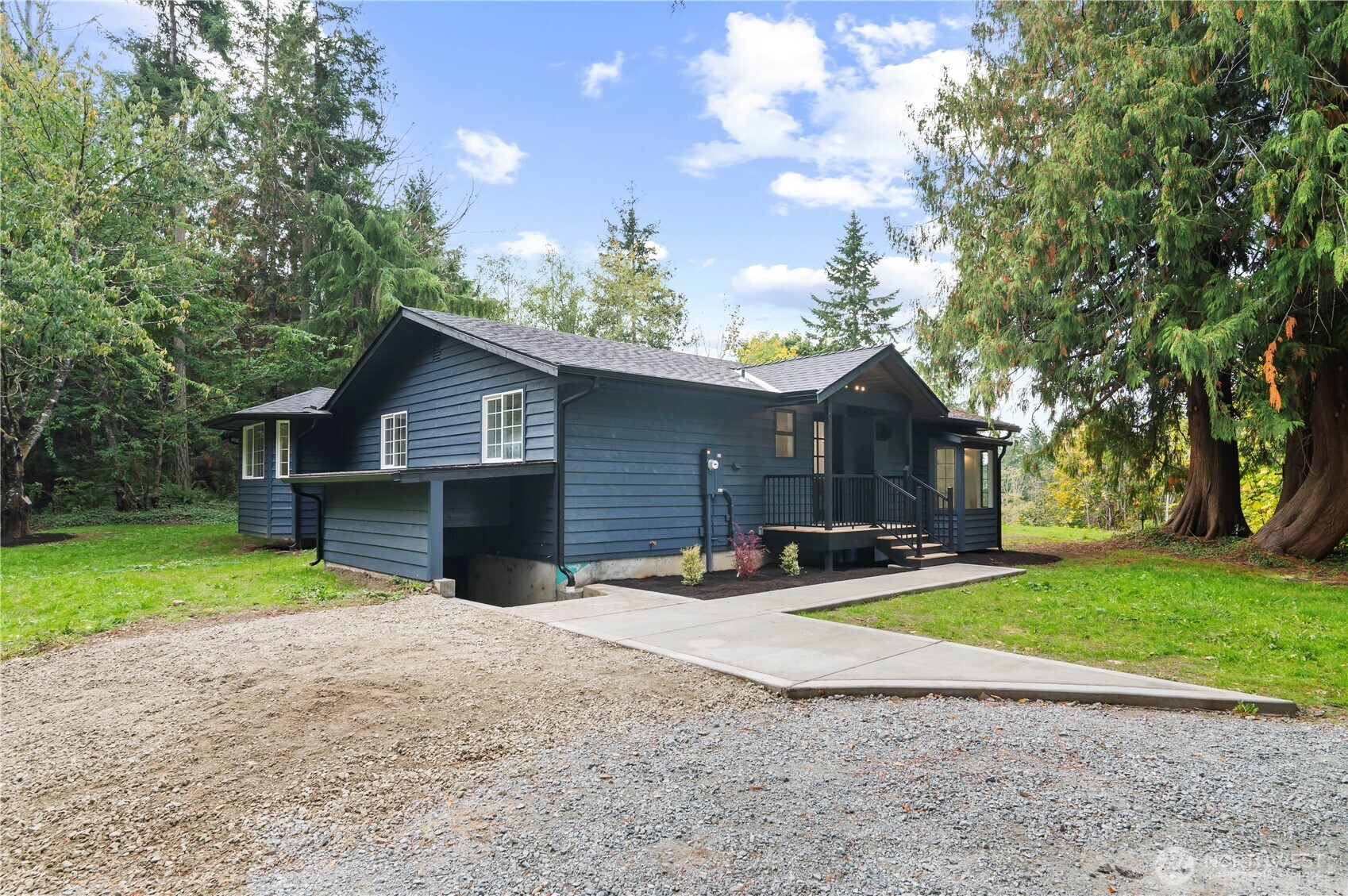 940 Hoppy Trail Way , Camano Island, WA 98282-6574