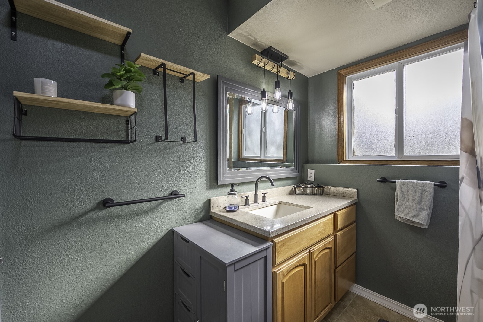 32 Diamond Street , Electric City, WA 99123