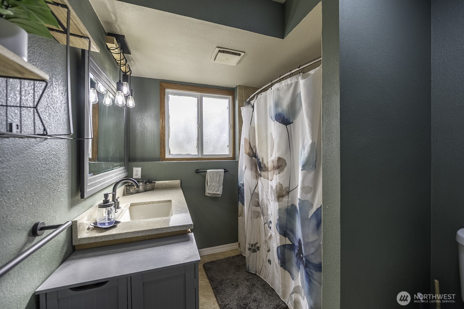 32 Diamond Street , Electric City, WA 99123