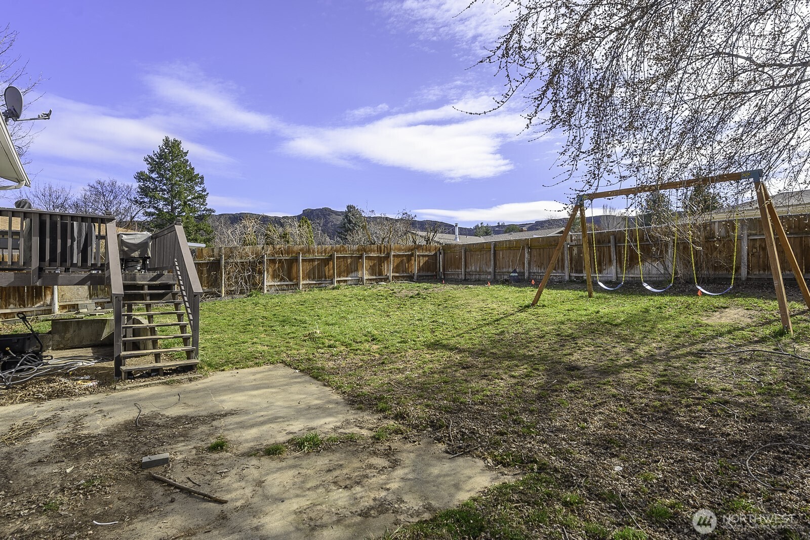 32 Diamond Street , Electric City, WA 99123
