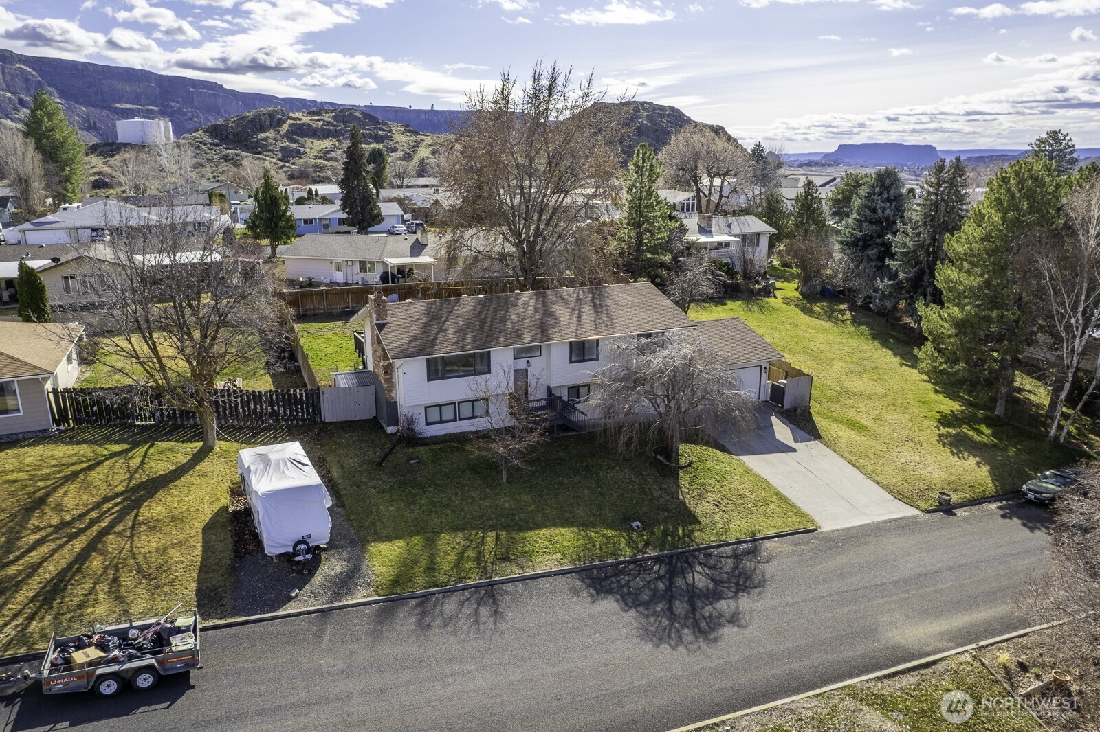 32 Diamond Street , Electric City, WA 99123