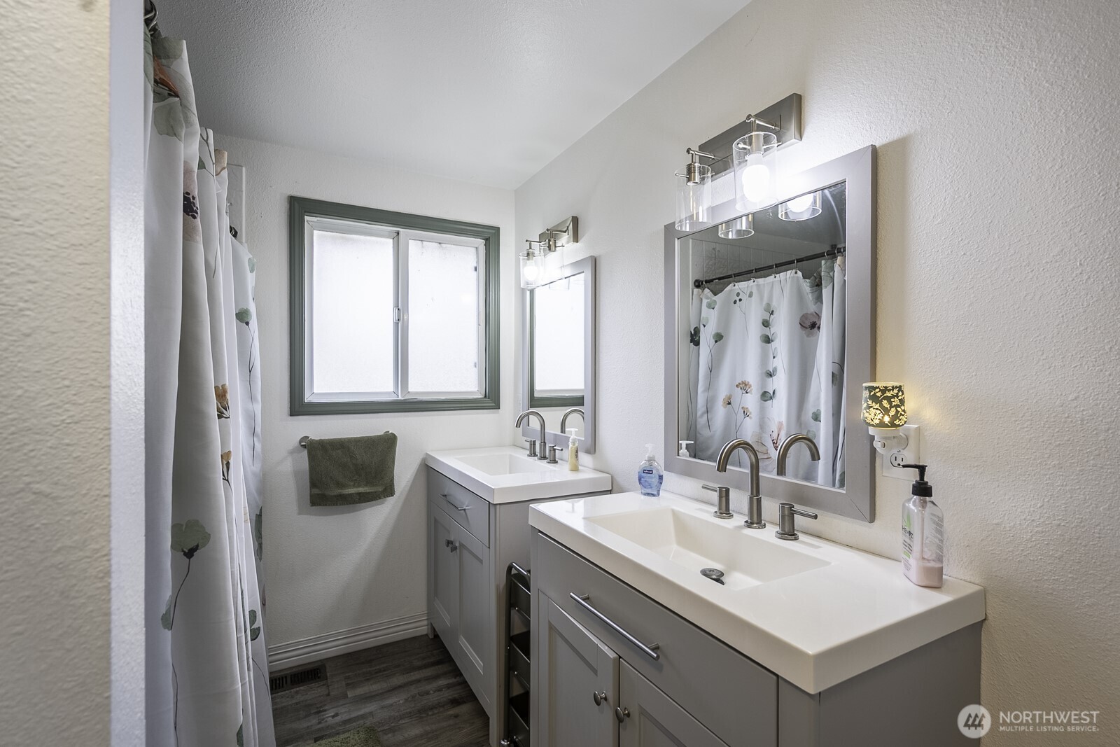 32 Diamond Street , Electric City, WA 99123