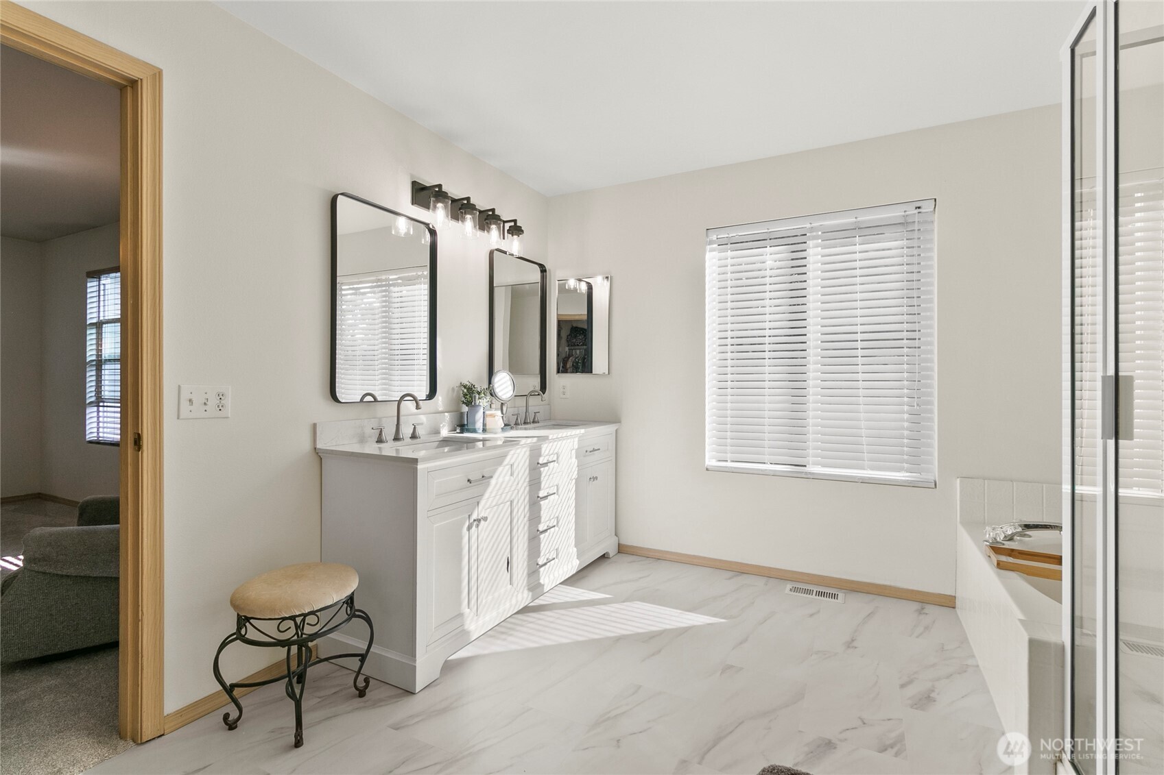 23415 SE 262nd Street , Maple Valley, WA 98038-4706