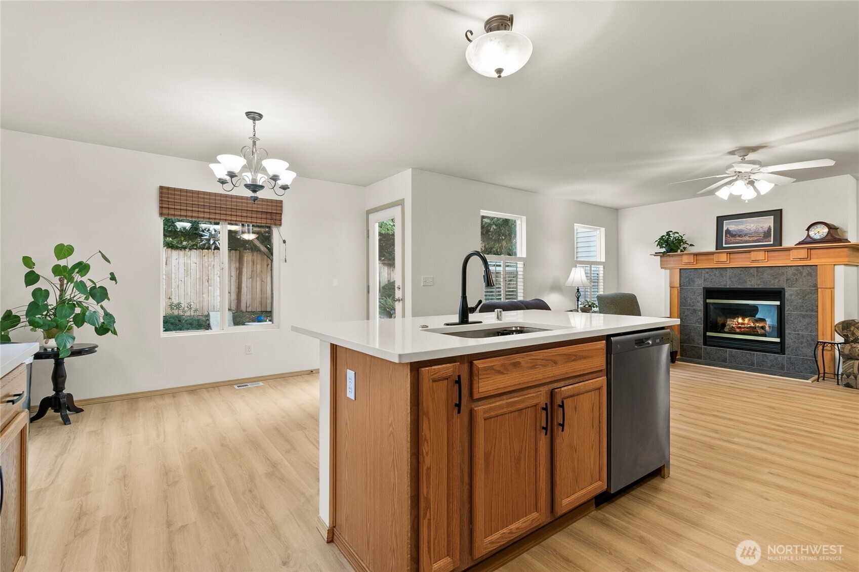 23415 SE 262nd Street , Maple Valley, WA 98038-4706