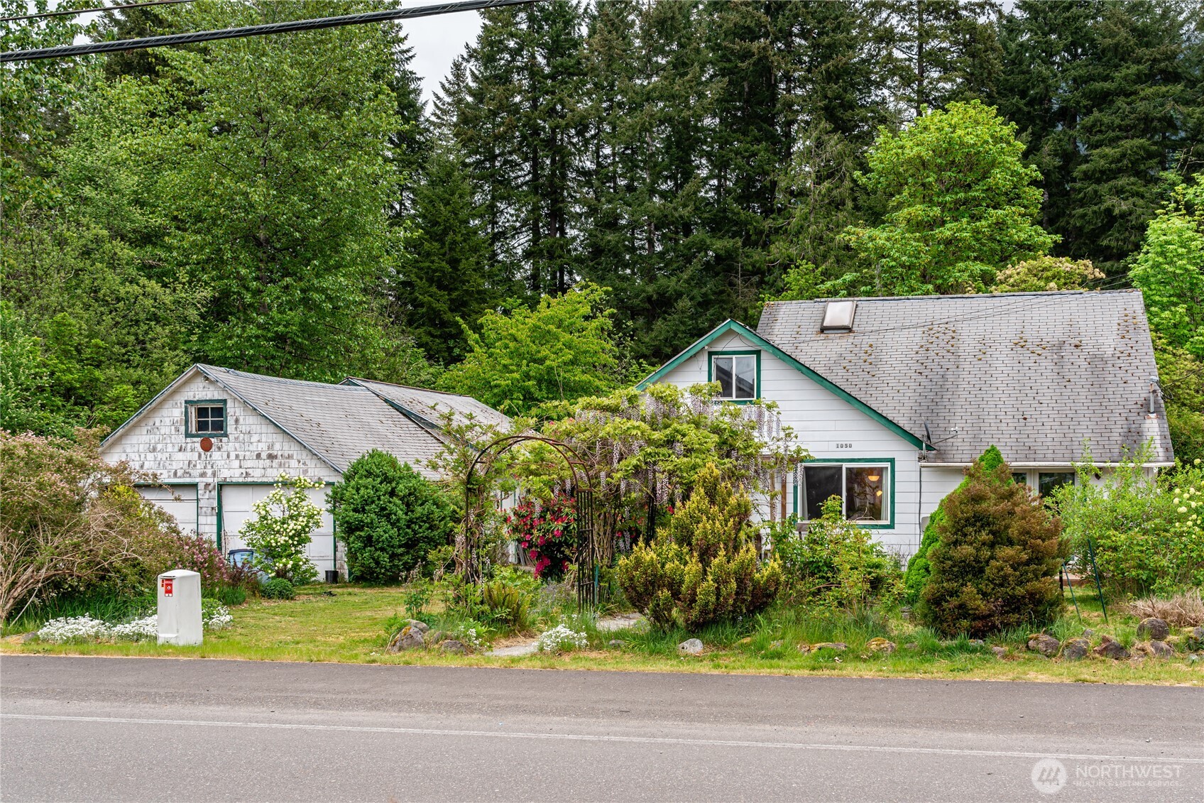 1050 Montague Avenue , Darrington, WA 98241