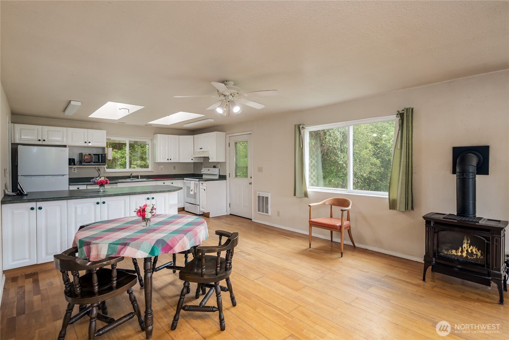 1050 Montague Avenue , Darrington, WA 98241