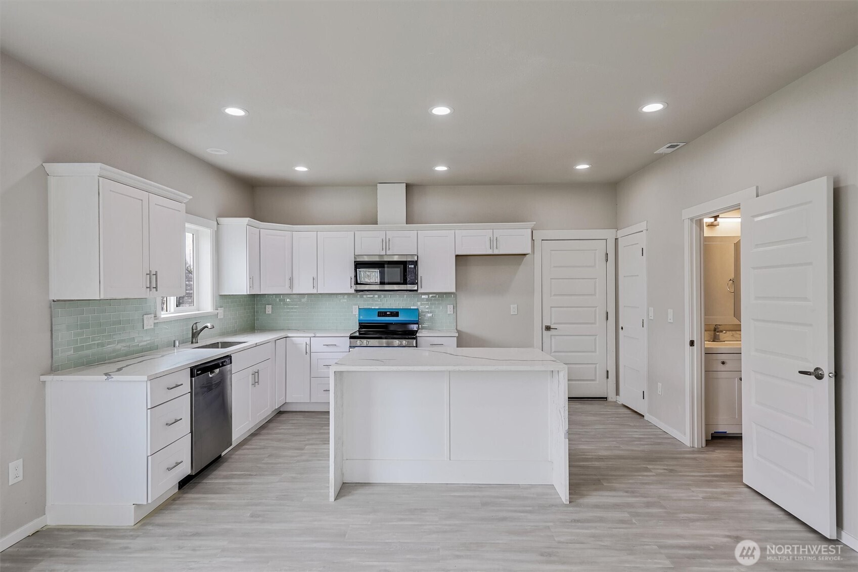 934 E 61st , Tacoma, WA 98408