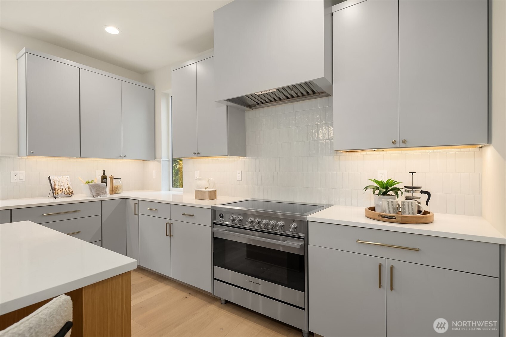 7060 Cleopatra Place NW, Seattle, WA 98117