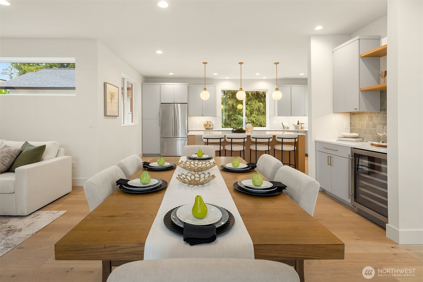 7060 Cleopatra Place NW, Seattle, WA 98117