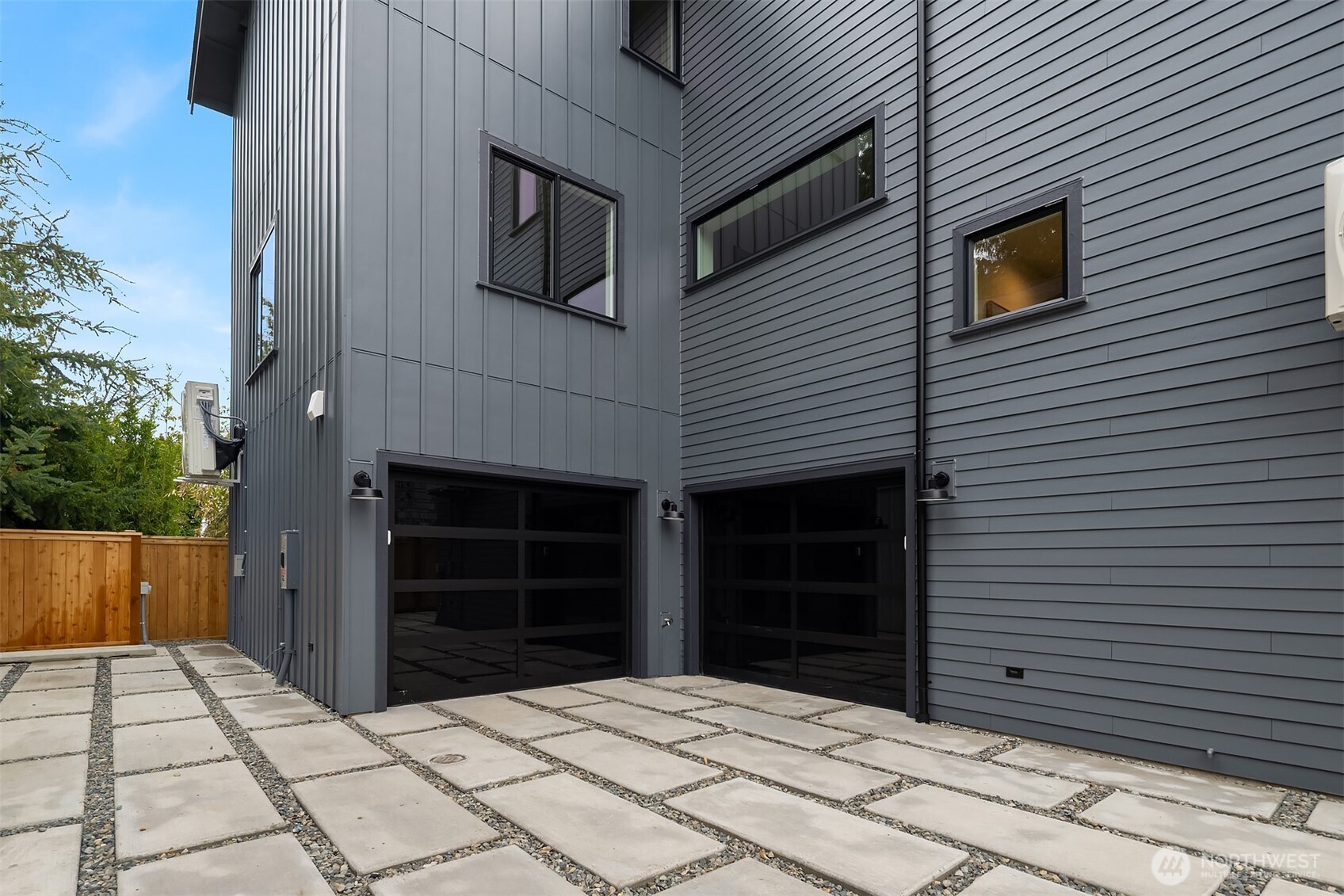 7060 Cleopatra Place NW, Seattle, WA 98117