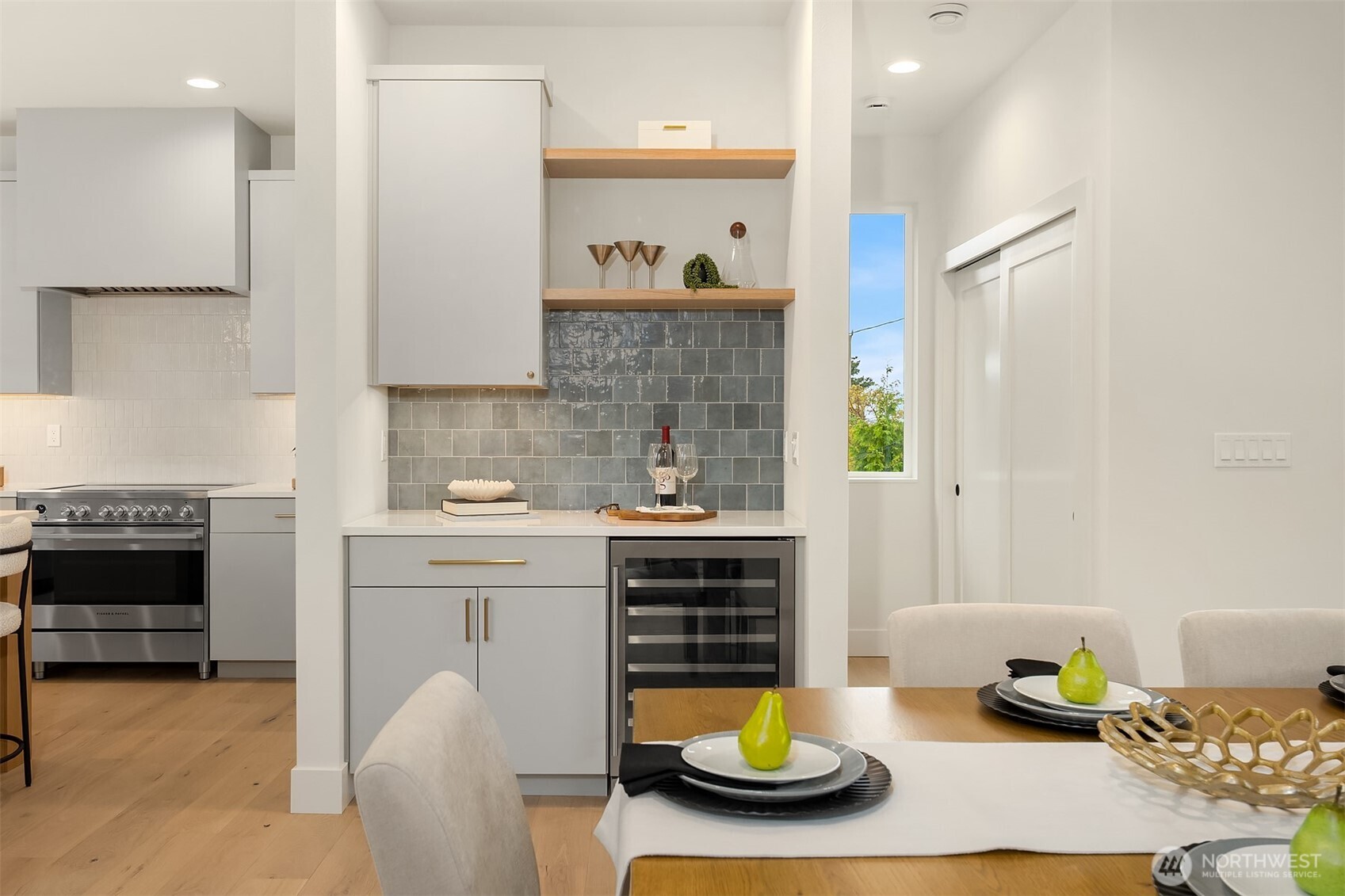 7060 Cleopatra Place NW, Seattle, WA 98117