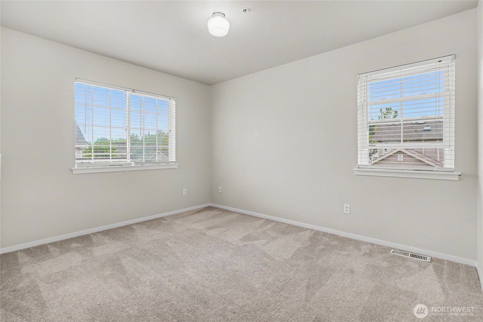 1421 Rooklidge Street , Dupont, WA 98327
