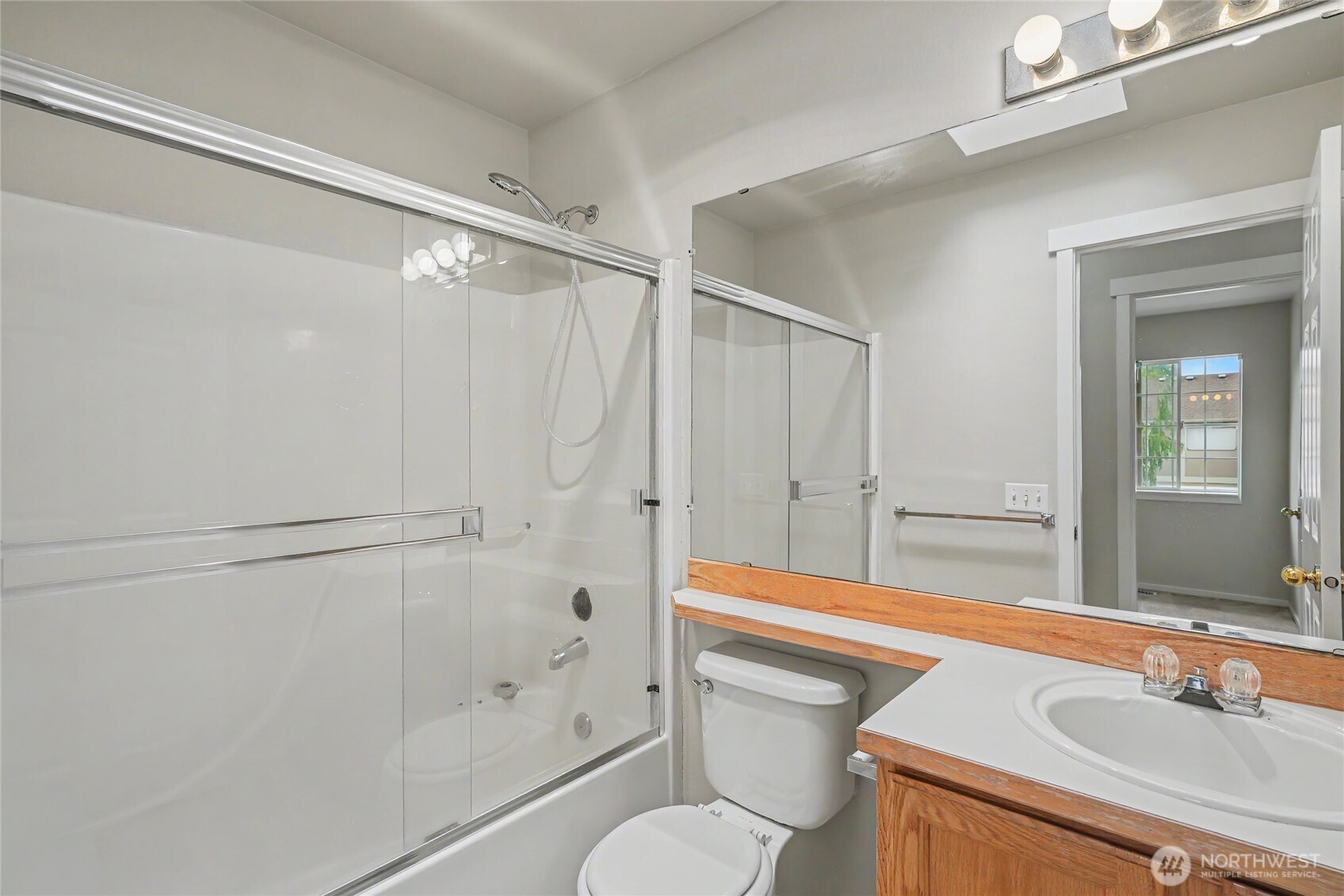 1421 Rooklidge Street , Dupont, WA 98327