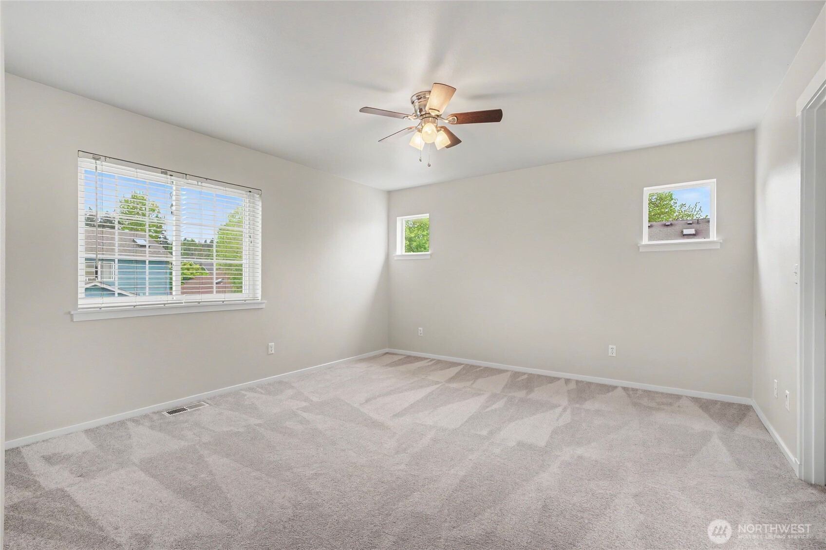 1421 Rooklidge Street , Dupont, WA 98327