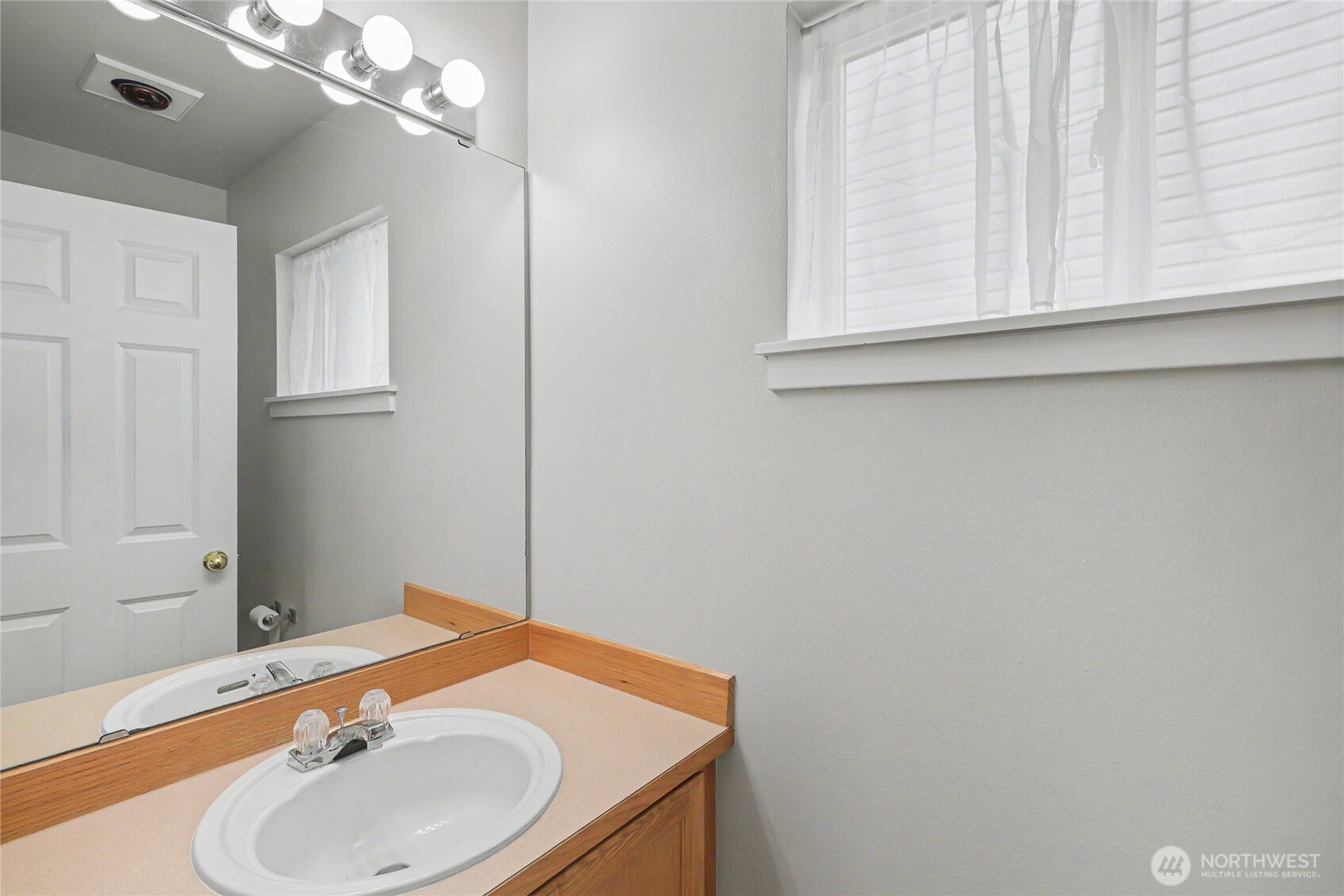 1421 Rooklidge Street , Dupont, WA 98327