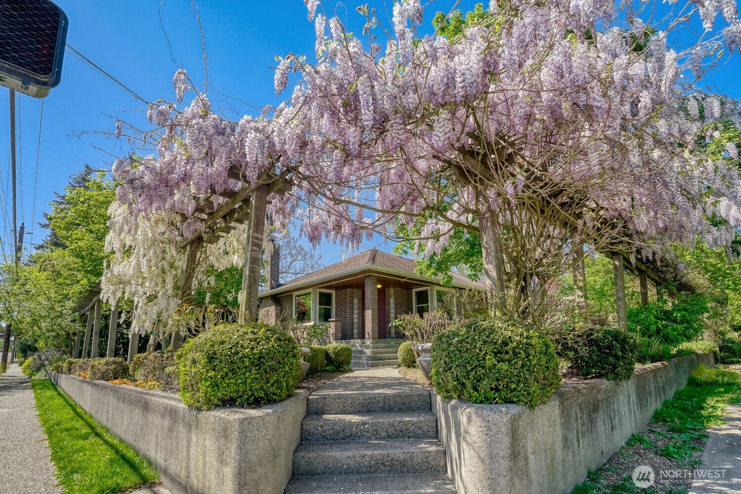 3004 SW Barton Street , Seattle, WA 98126