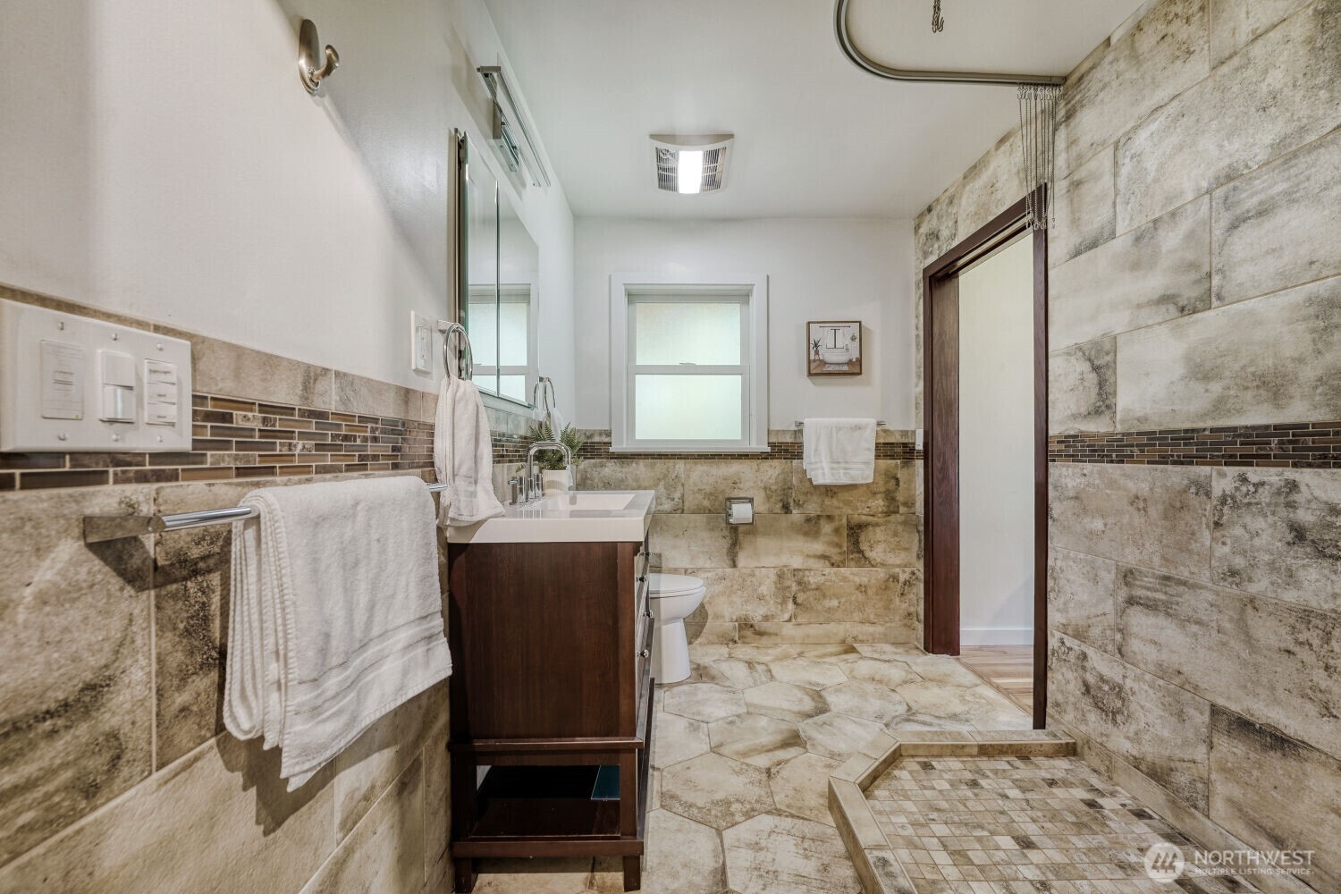 3004 SW Barton Street , Seattle, WA 98126