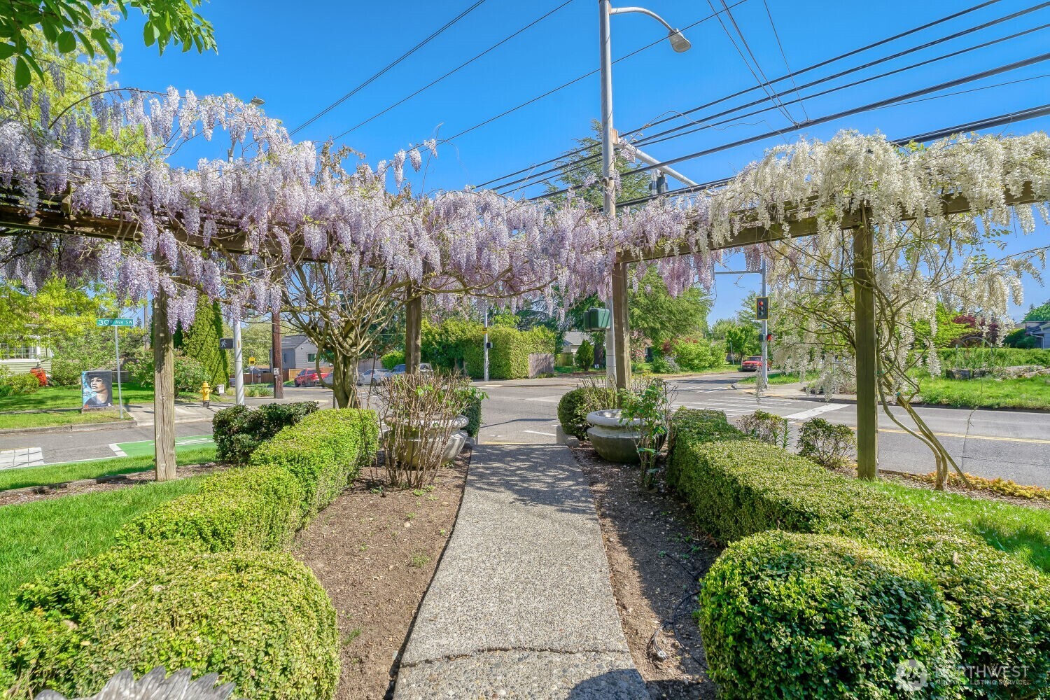 3004 SW Barton Street , Seattle, WA 98126