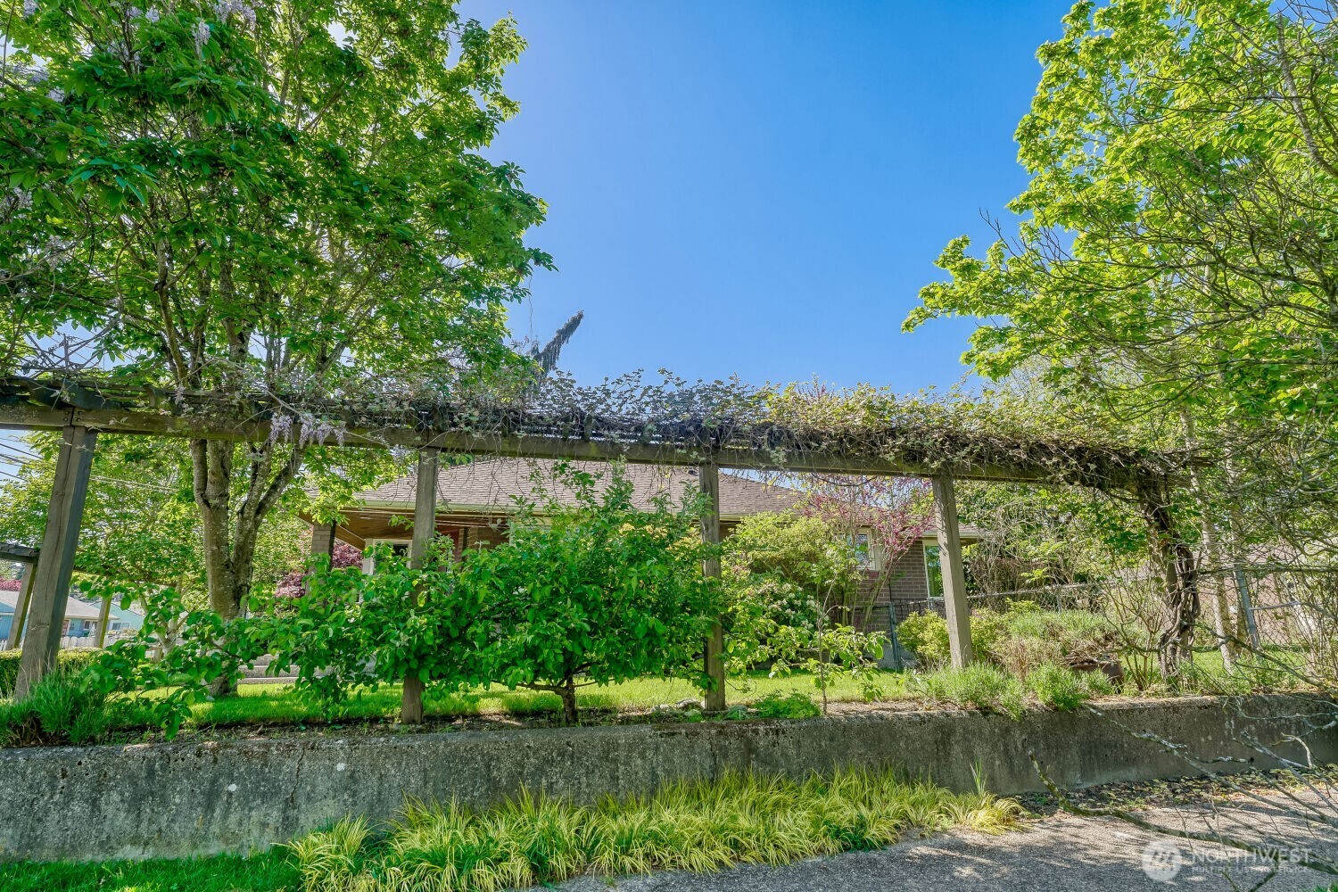 3004 SW Barton Street , Seattle, WA 98126