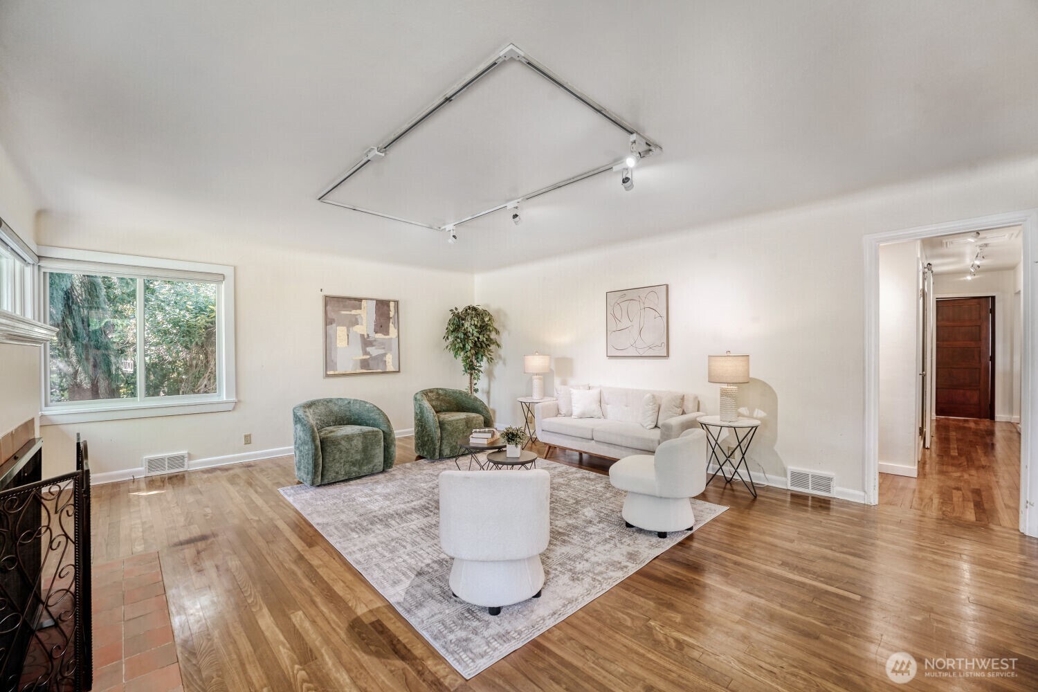 3004 SW Barton Street , Seattle, WA 98126