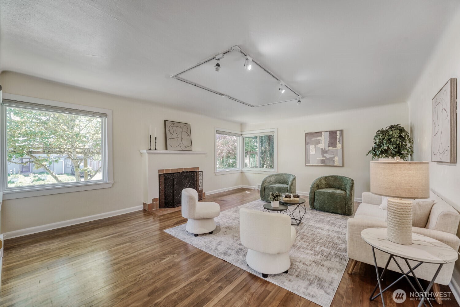 3004 SW Barton Street , Seattle, WA 98126