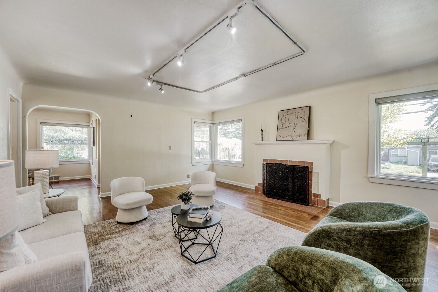 3004 SW Barton Street , Seattle, WA 98126