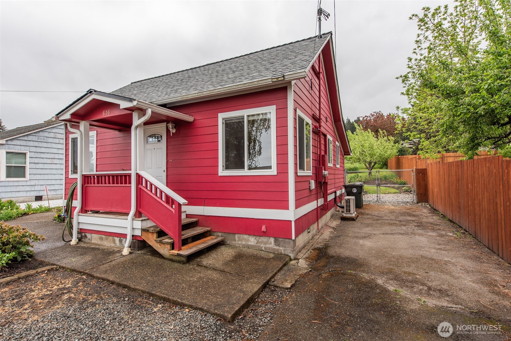 616 E Lopez Avenue , Port Angeles, WA 98362