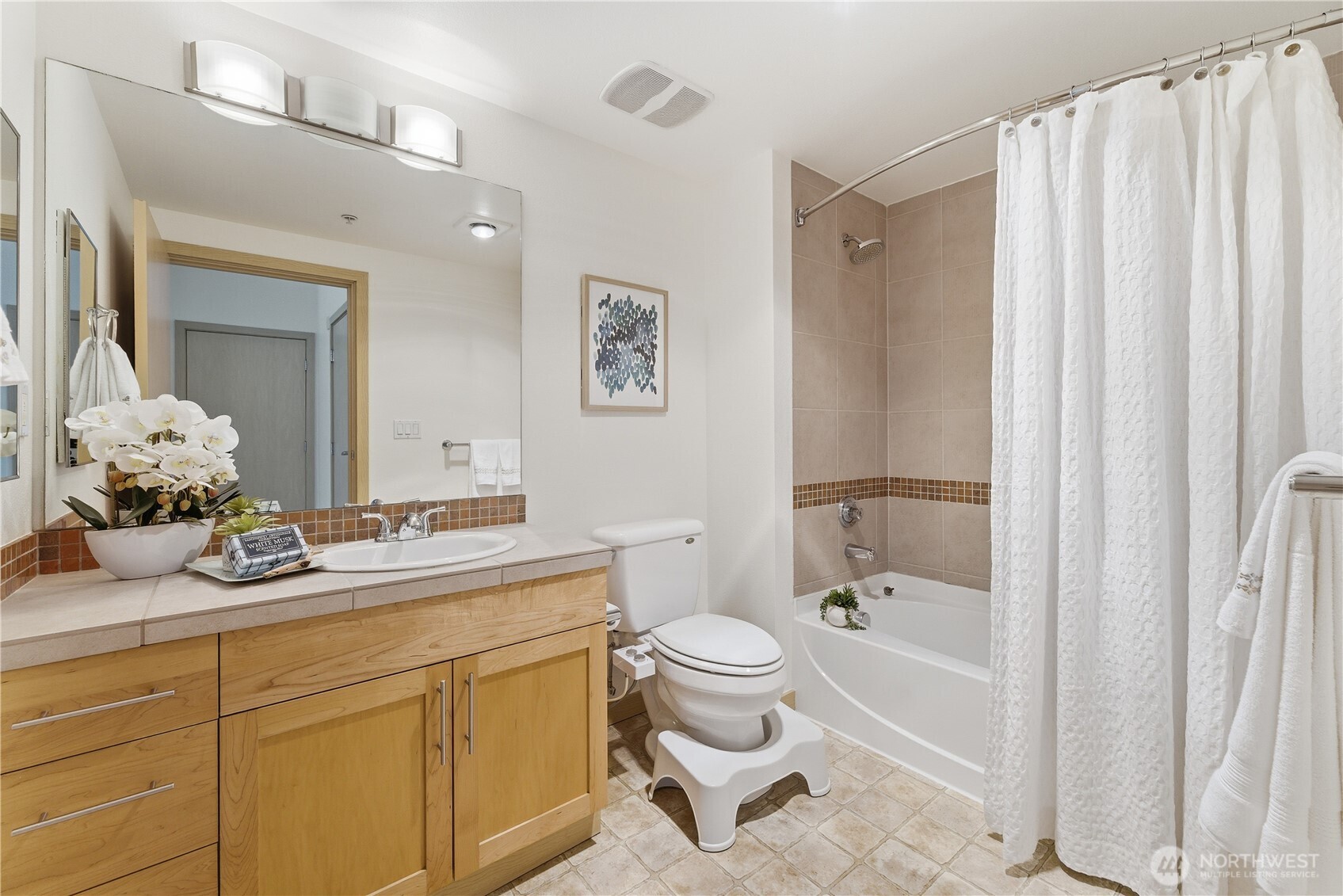 3333 Wallingford Avenue N #203, Seattle, WA 98103-9001